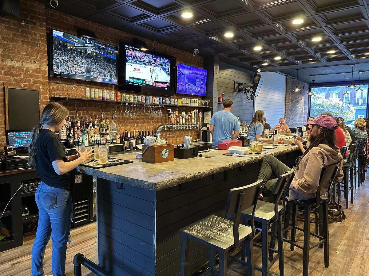 The Airport Inn Greene evening atmosphere